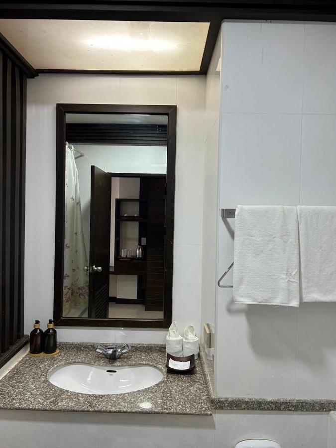 Grand Phranakhon Hotel Аюттхая Экстерьер фото